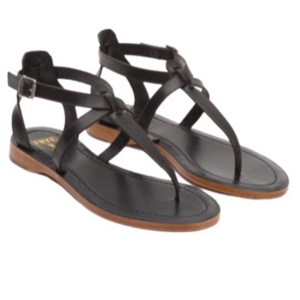 Frye Rachel T Strap Leather Sandal in Black